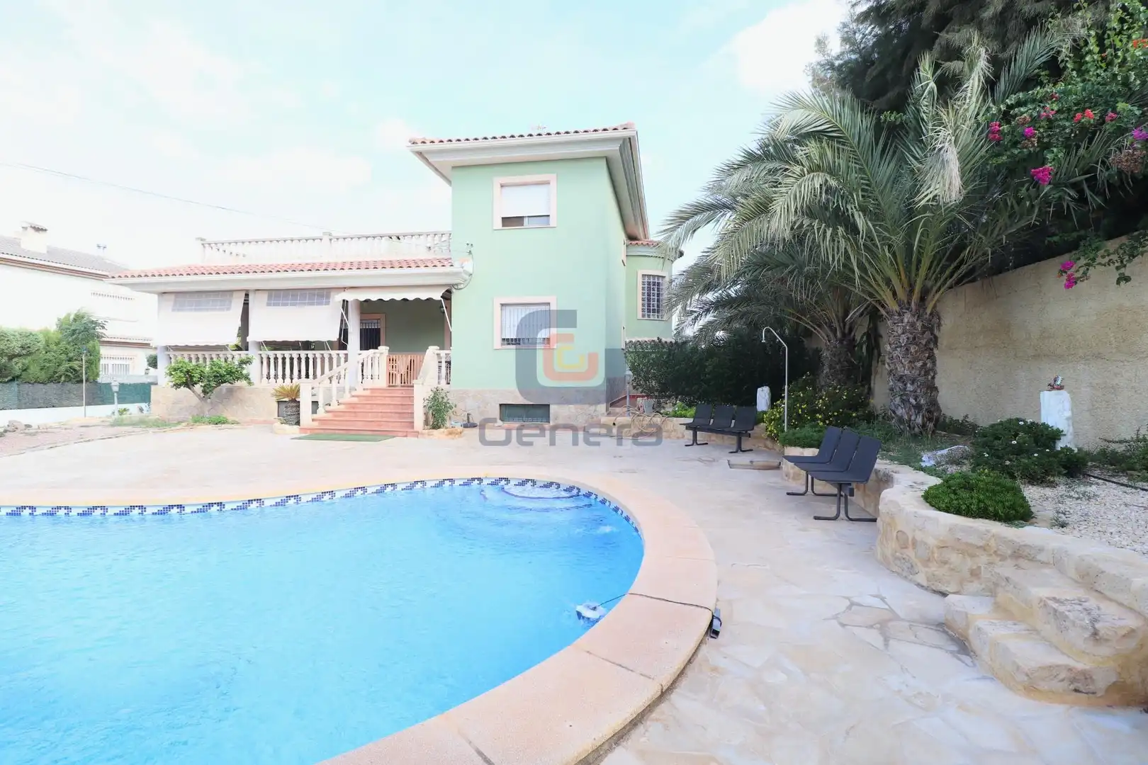 Vista exterior de Casa o xalet en venda en San Vicente del Raspeig / Sant Vicent del Raspeig amb Aire condicionat, Calefacció i Jardí privat
