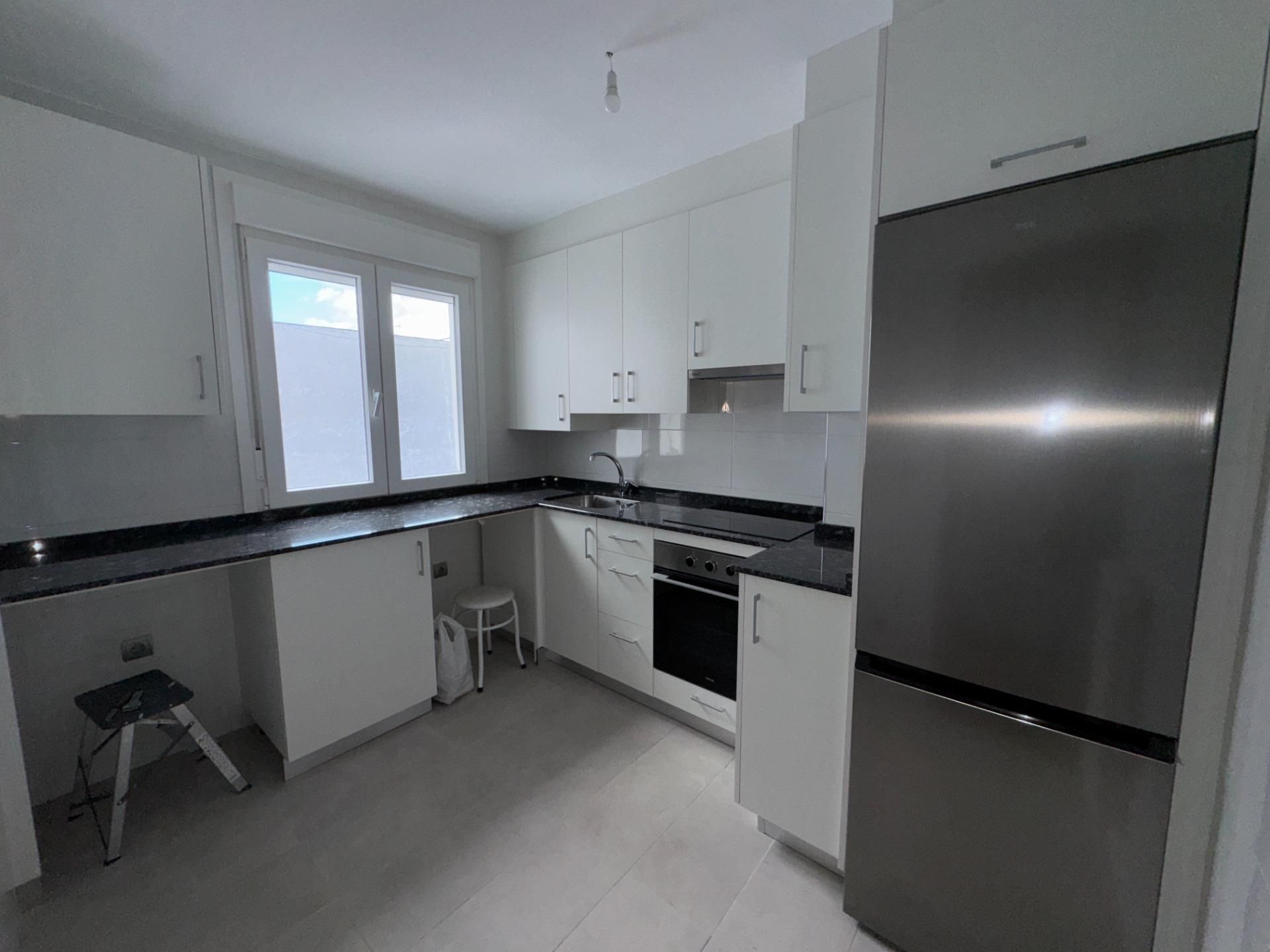 Cocina de Piso en venta en Ponferrada con Calefacción, Terraza y Trastero