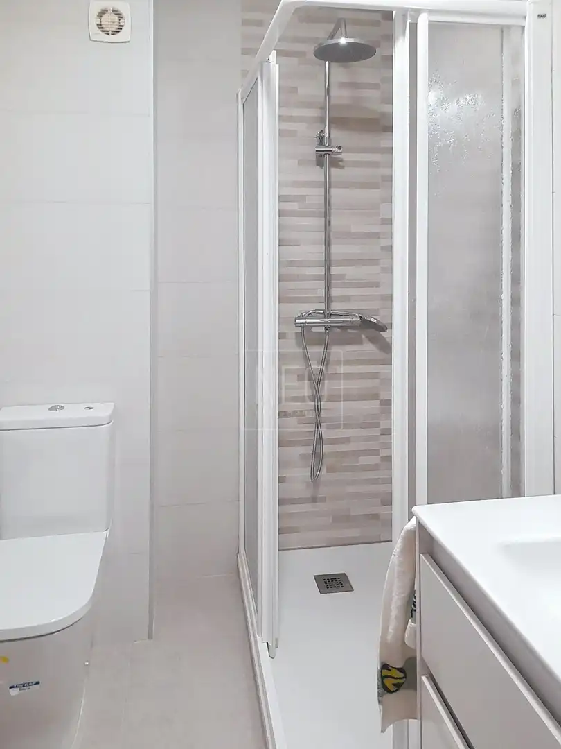 Bany de Pis en venda en Madrid amb Calefacció, Parquet i Terrassa