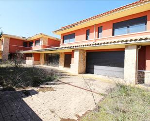 Vista exterior de Apartament en venda en Carrascal de Barregas amb Aire condicionat, Calefacció i Jardí privat