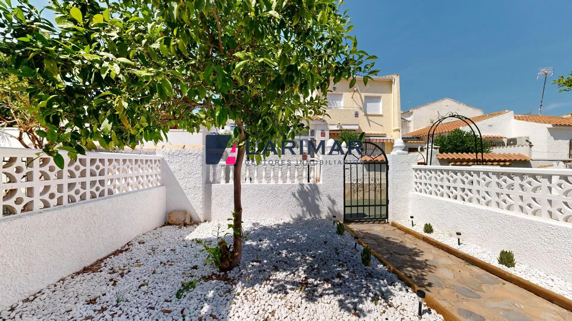 Jardín de Casa adosada en venta en Orihuela con Jardín privado, Terraza y Piscina comunitaria
