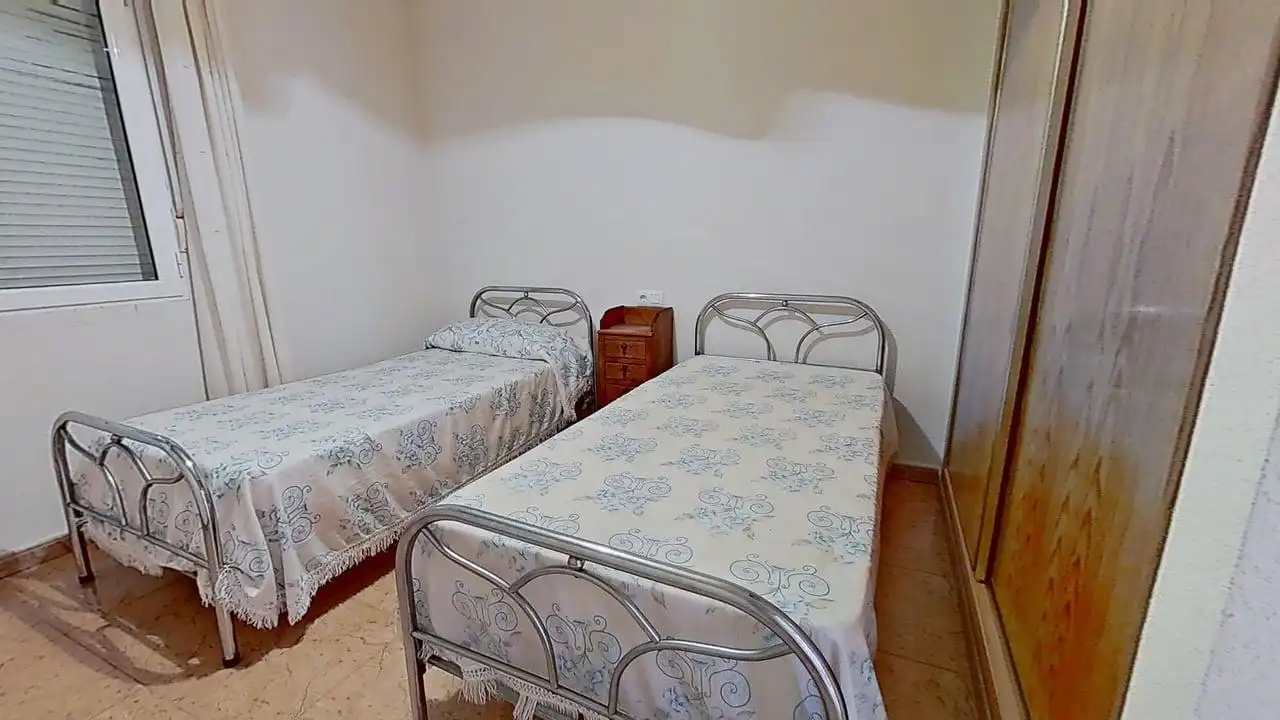 Dormitori de Casa adosada en venda en Santiuste de San Juan Bautista amb Calefacció, Jardí privat i Moblat