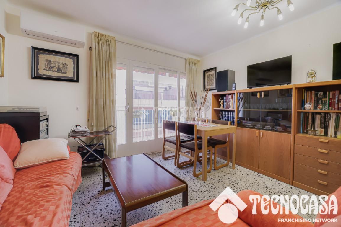 Sala d'estar de Pis en venda en Mataró amb Terrassa i Balcó