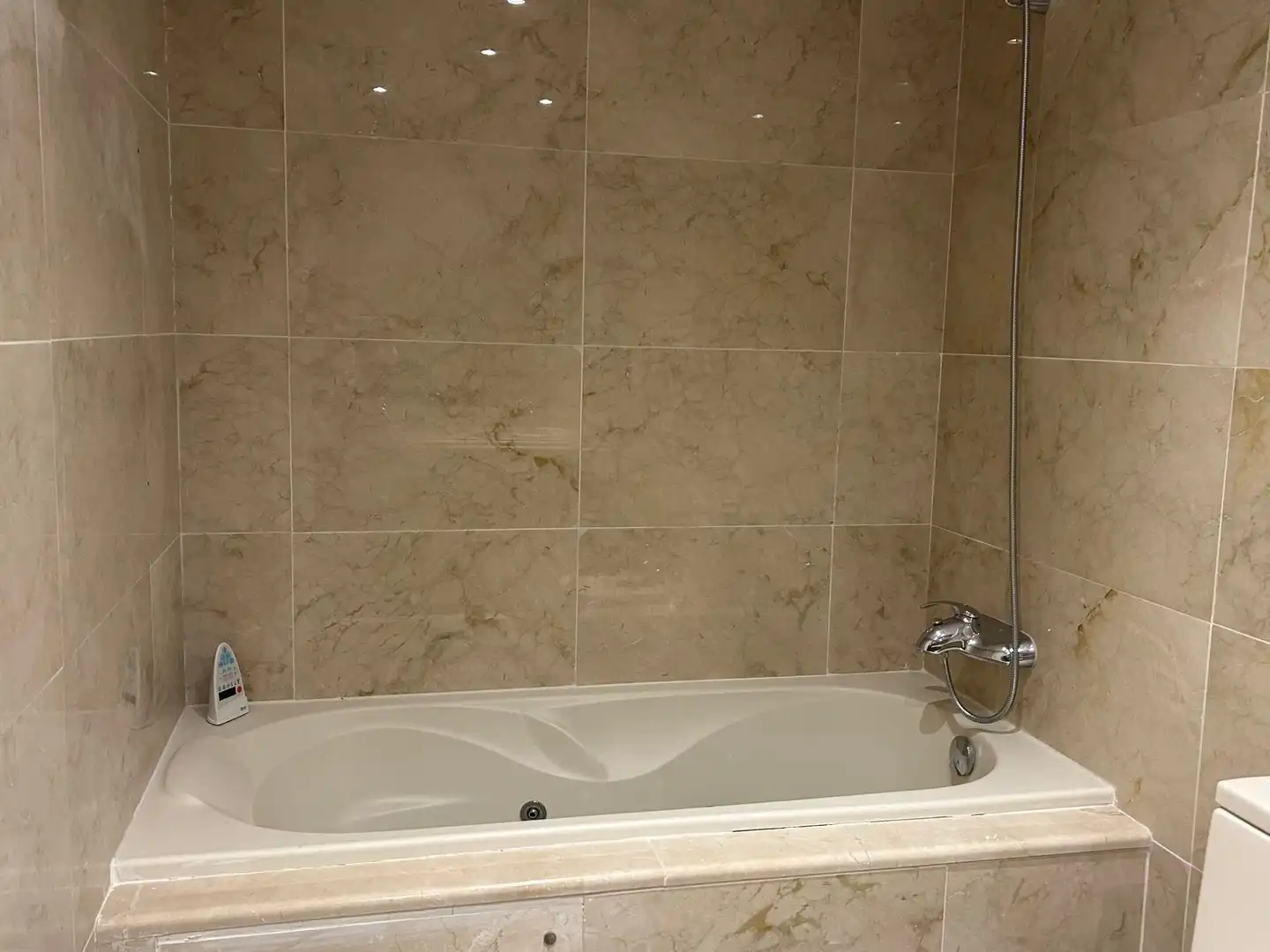 Baño de Casa adosada de alquiler en Estepona con Aire acondicionado, Trastero y Piscina