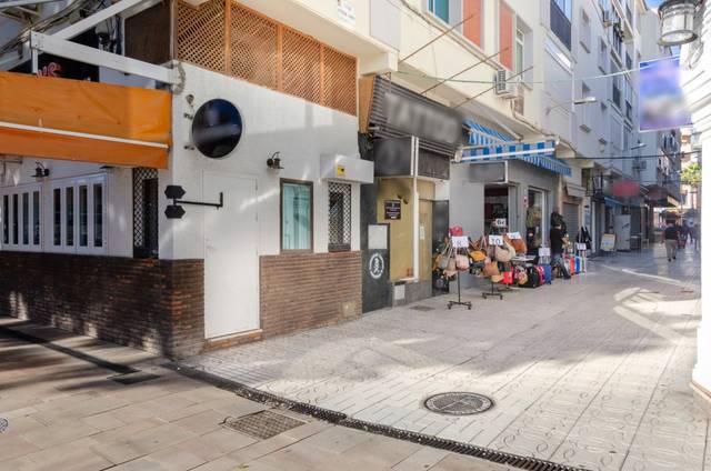 Local comercial en Venta en Calle Antonio Giròn en Loma de los Riscos