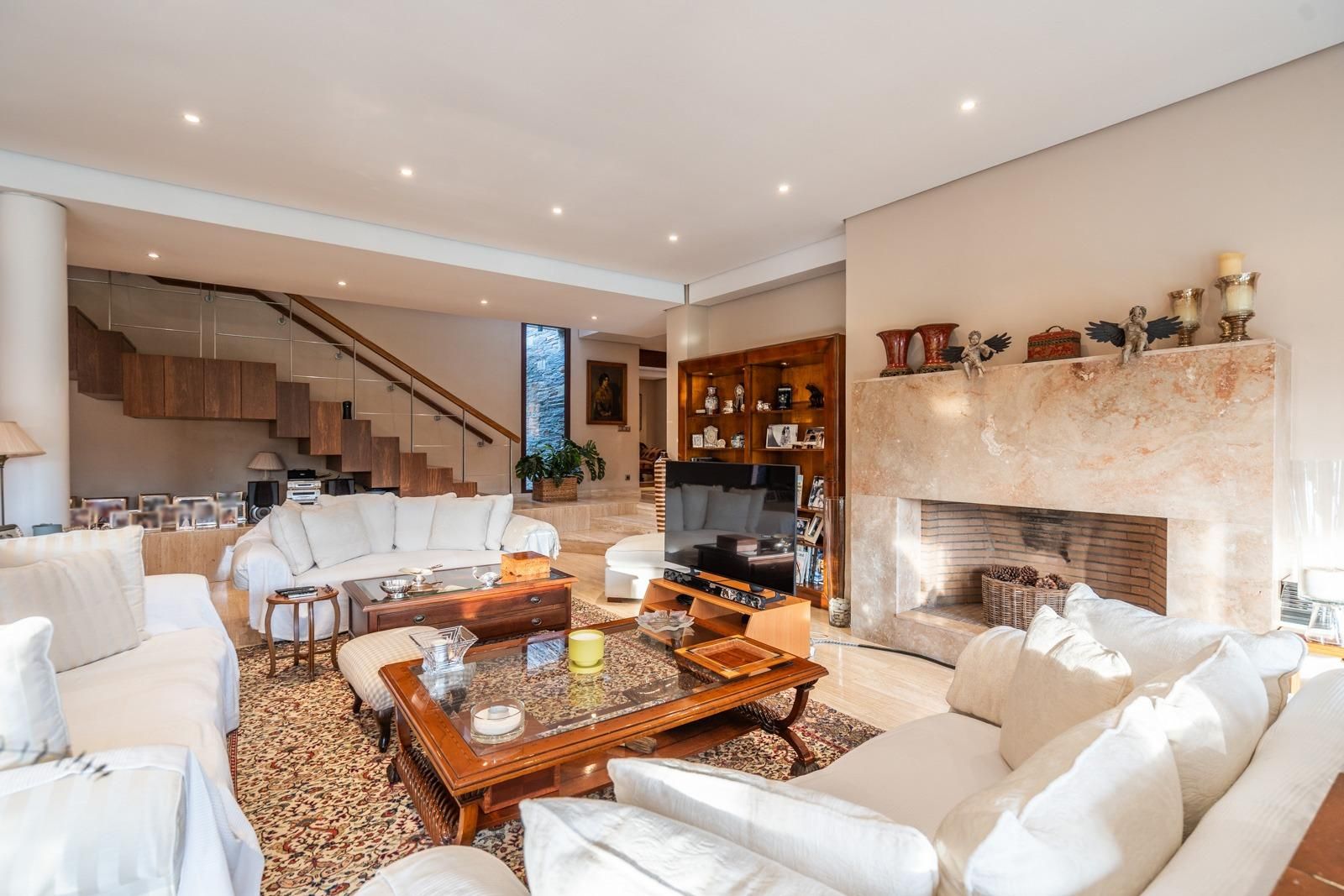 Living room of Houses for sale in Las Rozas de Madrid  with Air Conditioner, Private garden and Terrace