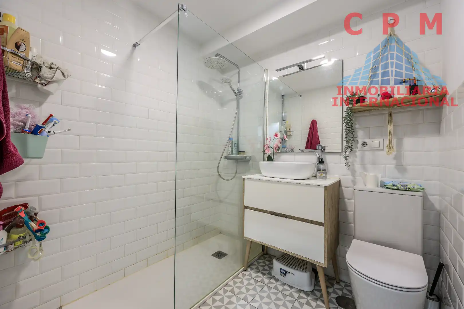 Bathroom of Flat for rent in Madrid  with Air Conditioner, Heating and Parquet flooring