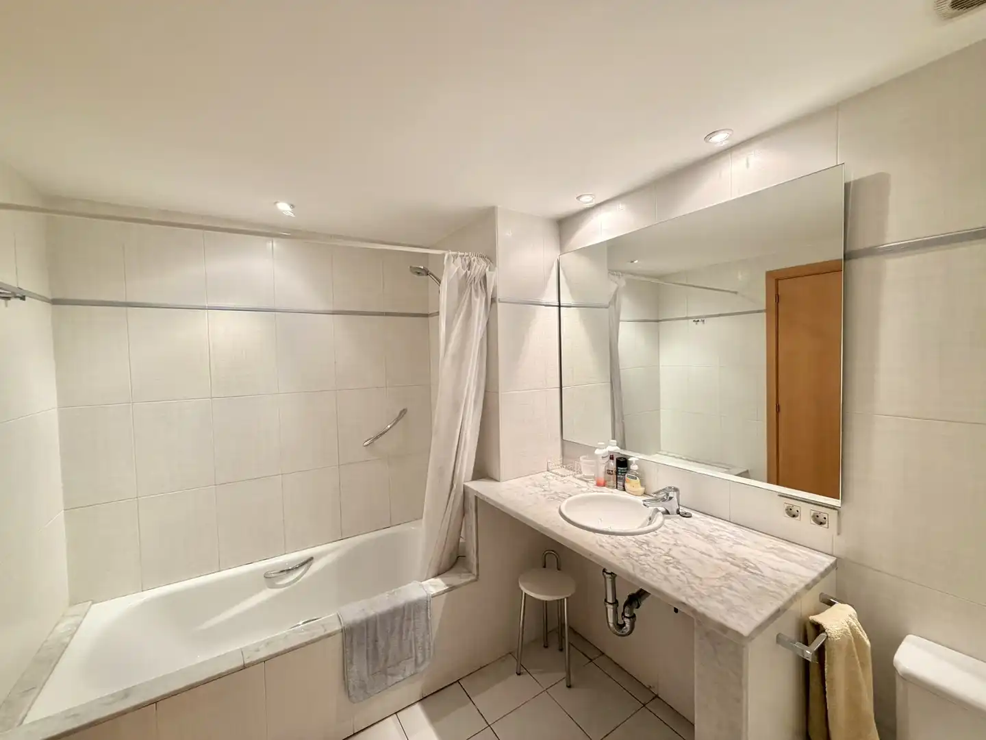 Baño de Piso en venta en Figueres con Calefacción, Terraza y Horno