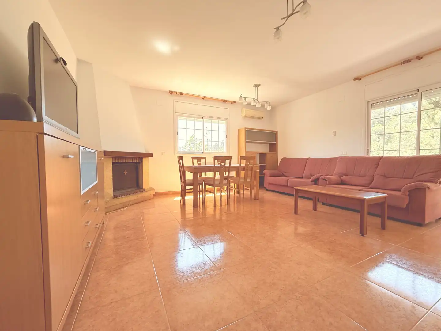 Sala d'estar de Casa o xalet en venda en Tordera amb Aire condicionat, Calefacció i Jardí privat