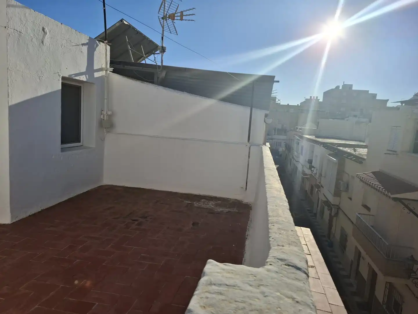 Vista exterior de Casa o xalet en venda en Torrenueva Costa amb Terrassa, Traster i Moblat