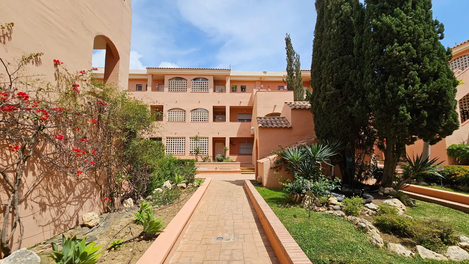 Vista exterior de Apartament en venda en Mijas amb Aire condicionat, Calefacció i Terrassa
