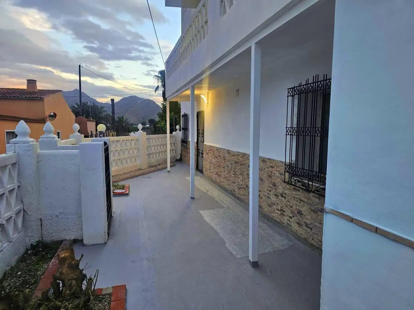 Vista exterior de Casa o xalet en venda en Cox amb Piscina