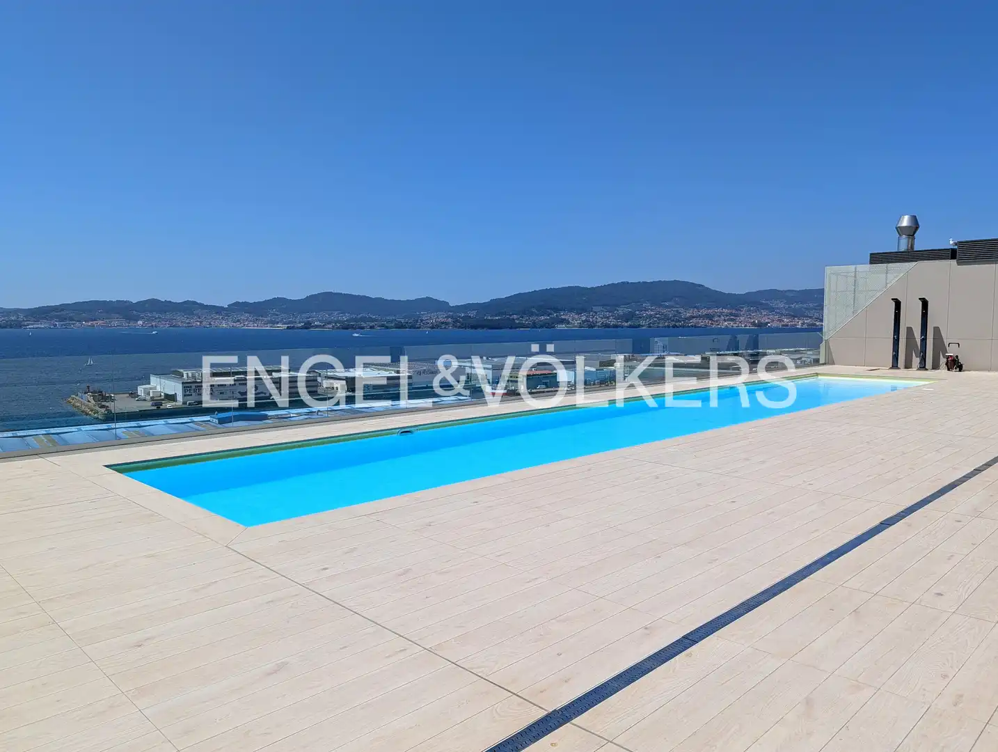 Swimming pool of Flat for rent in Vigo   with Heating and Balcony