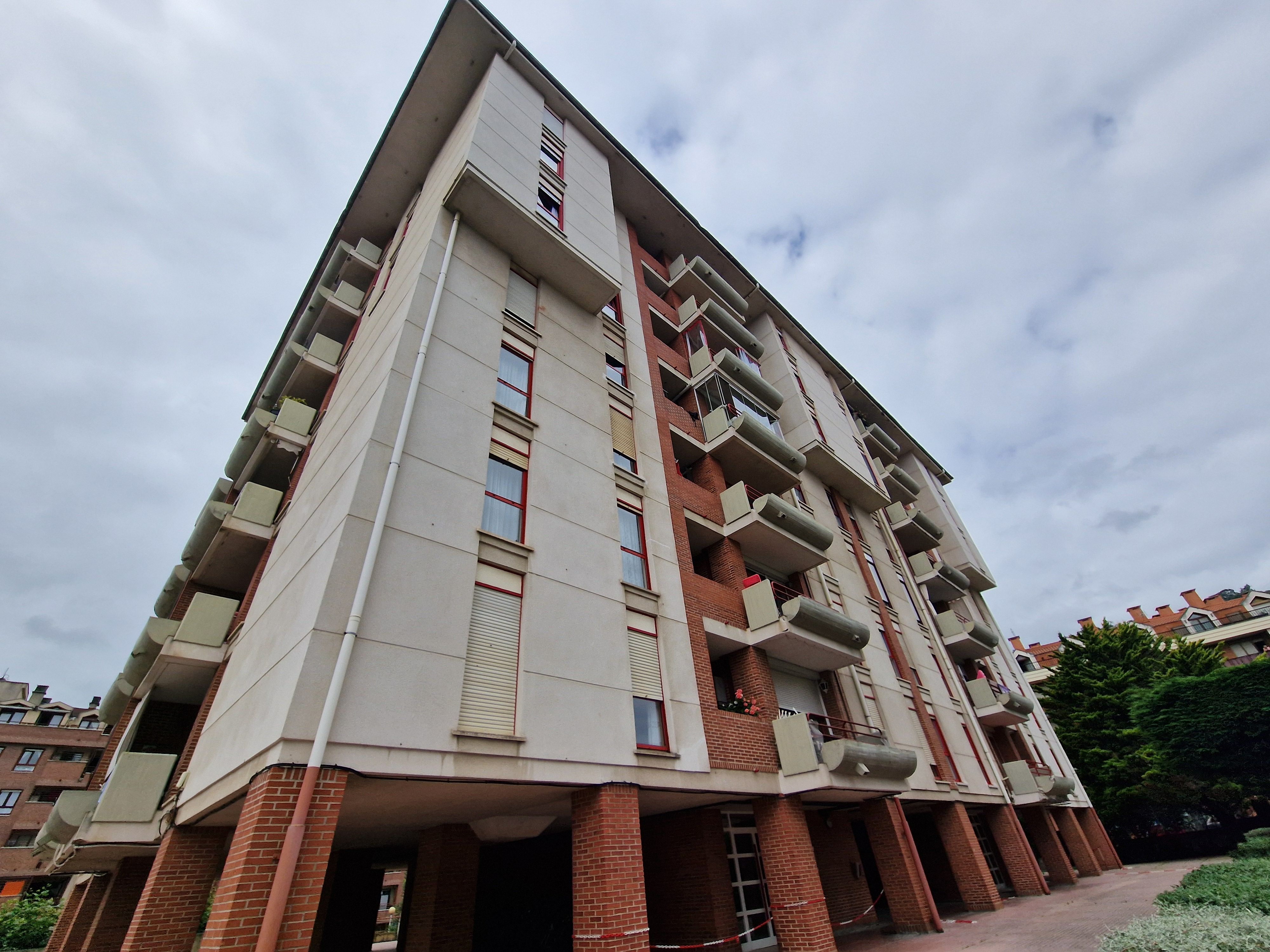 Exterior view of Duplex for sale in Castro-Urdiales  with Terrace and Community pool