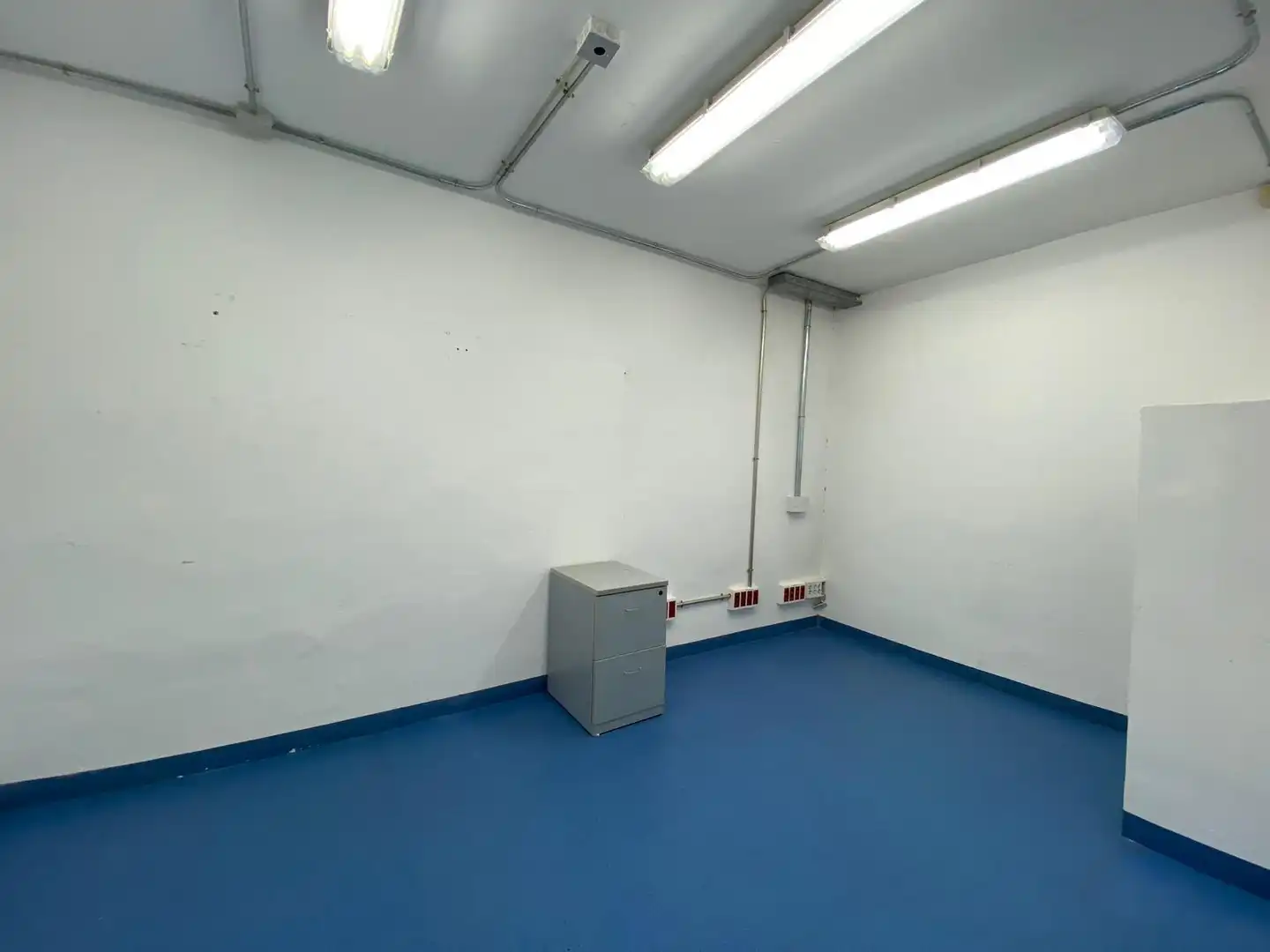 Nave industrial en venta en Torres de la Alameda