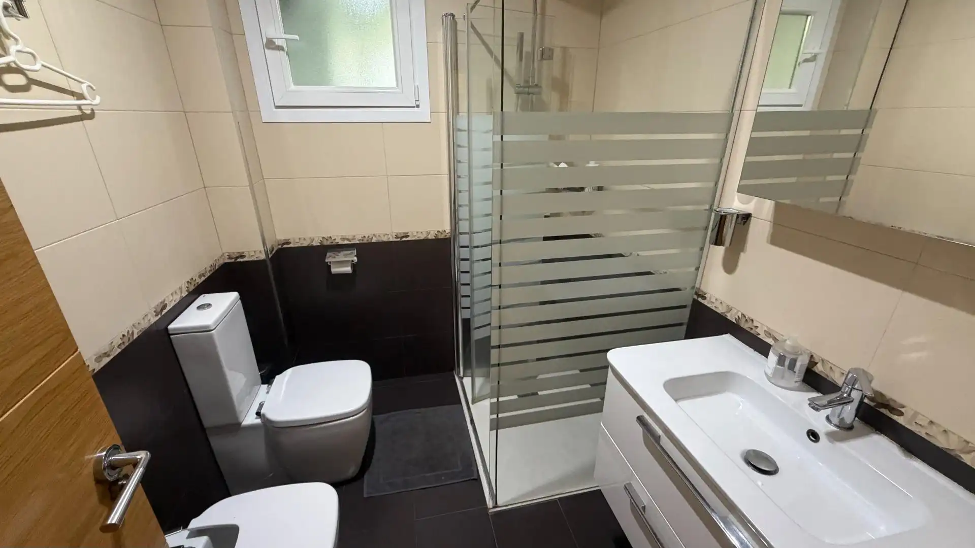 Badezimmer von Wohnung zur Miete in Madrid mit Klimaanlage, Heizung und Möbliert
