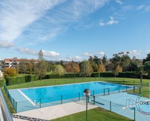 Piscina de Pis en venda en Gijón  amb Calefacció, Jardí privat i Terrassa