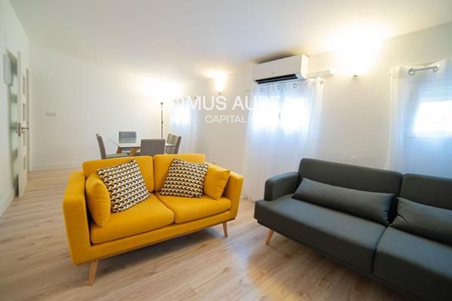 Living room of Flat for sale in  Madrid Capital  with Air Conditioner, Heating and Parquet flooring