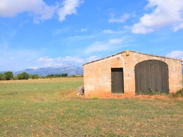 Country house with garden for sale in Llubí