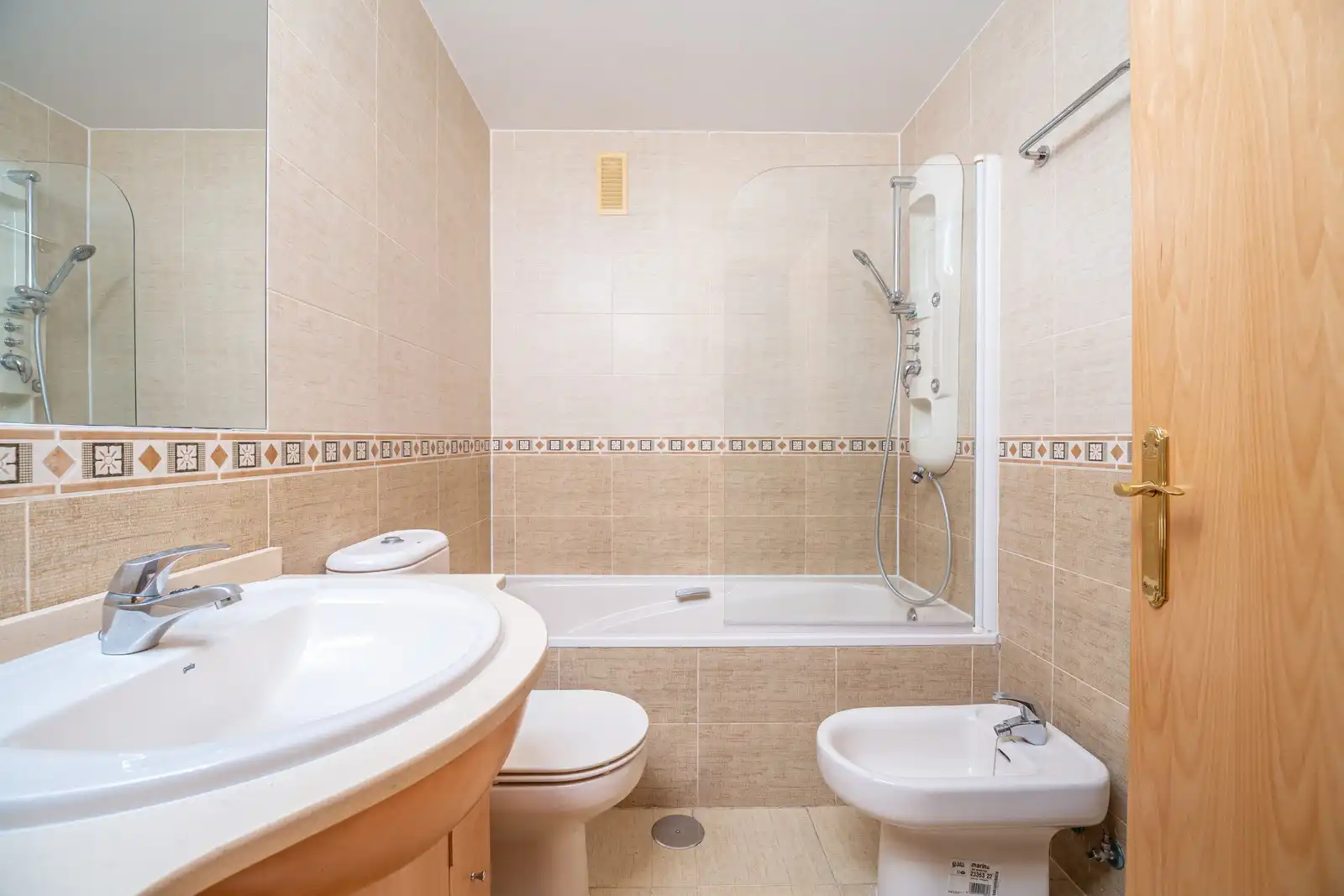 Bathroom of Flat for sale in Aranjuez  with Air Conditioner, Terrace and Storage room