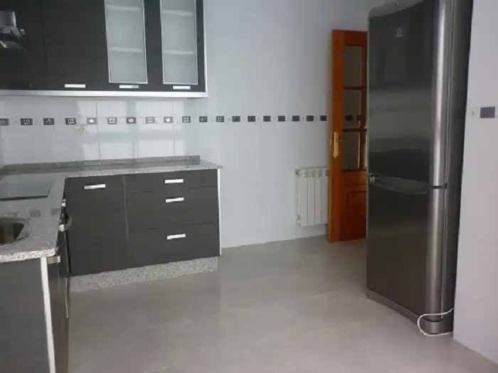 Cuina de Pis de lloguer en Ferrol amb Calefacció, Parquet i Traster