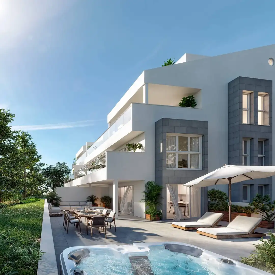 Vista exterior de Apartament en venda en Benalmádena amb Aire condicionat, Calefacció i Jardí privat