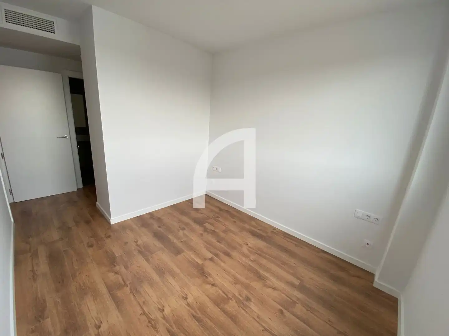 Habitación de Piso en venta en Terrassa con Aire acondicionado, Calefacción y Terraza