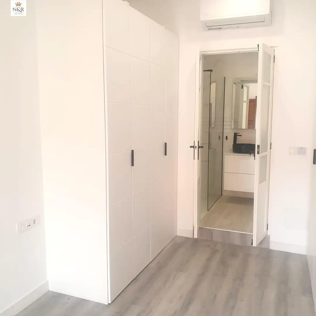 Schlafzimmer von Wohnung zum Verkauf in  Palma de Mallorca mit Klimaanlage und Balkon