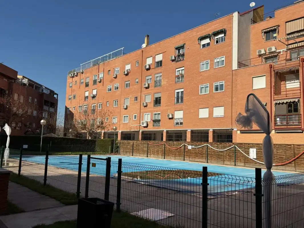 Piscina de Oficina en venta en Leganés con Calefacción