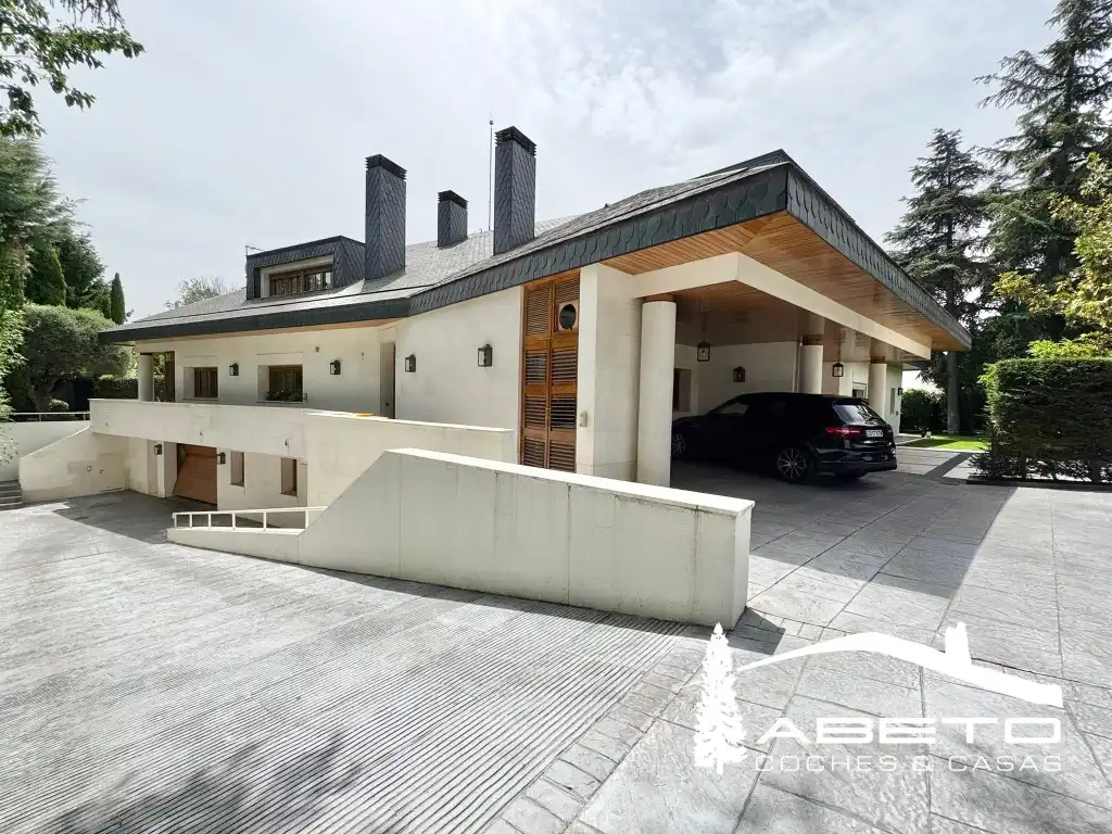 Vista exterior de Casa o chalet en venta en Madrid
