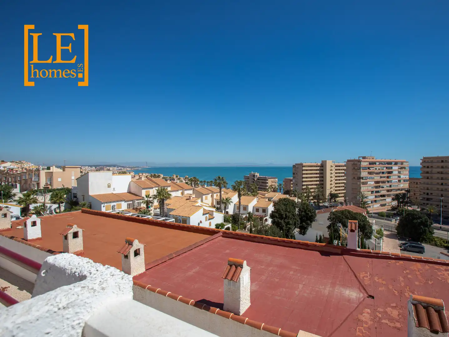 Vista exterior de Dúplex en venda en Torrevieja amb Aire condicionat, Terrassa i Moblat