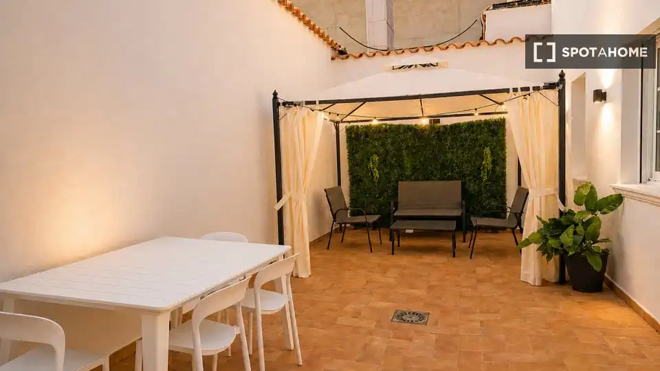 Terrassa de Pis de lloguer en Valencia amb Aire condicionat, Calefacció i Moblat