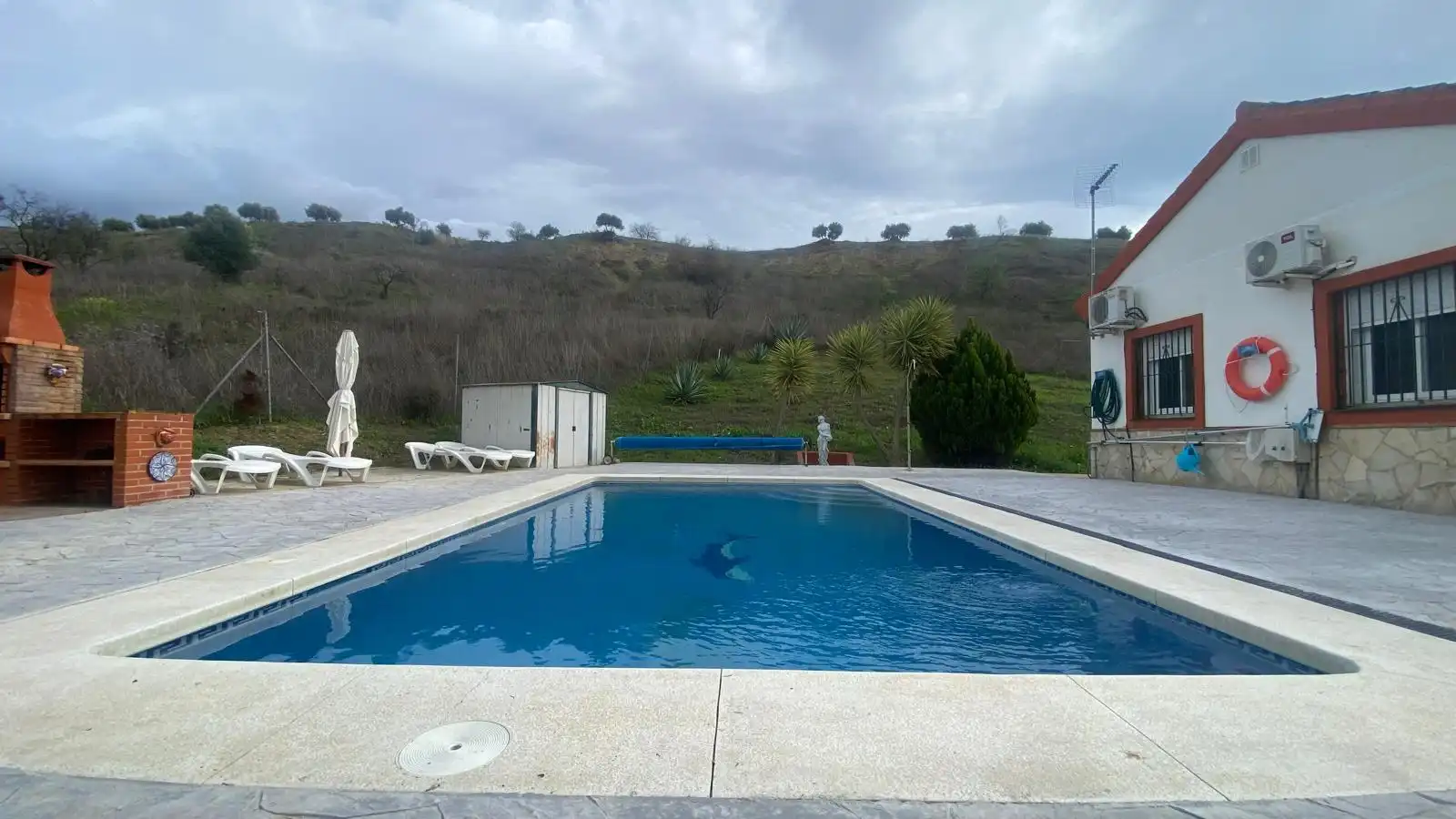 Schwimmbecken von Haus oder Chalet zum Verkauf in Coín mit Klimaanlage, Privatgarten und Terrasse