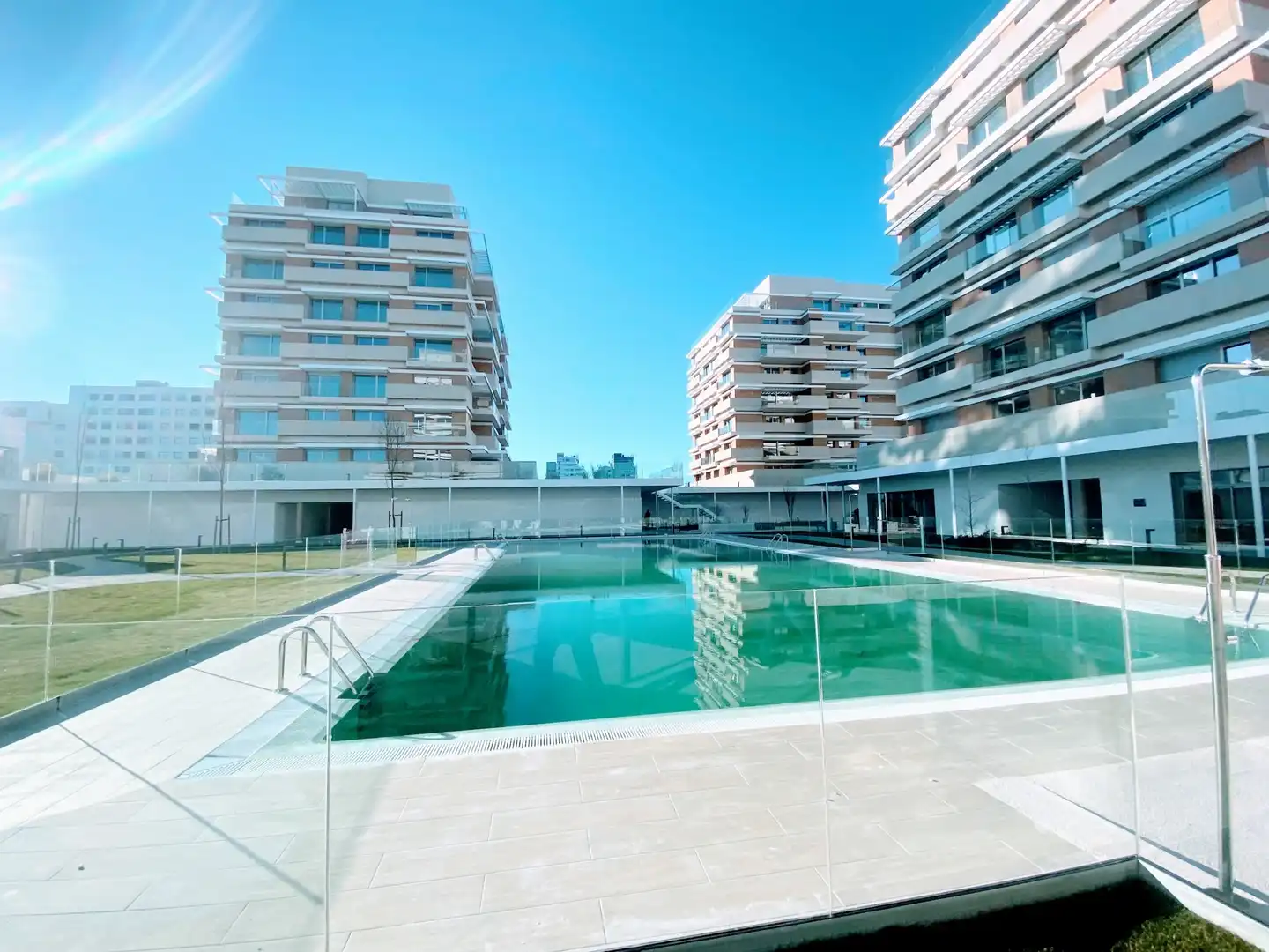 Piscina de Pis de lloguer en Madrid amb Aire condicionat, Calefacció i Terrassa