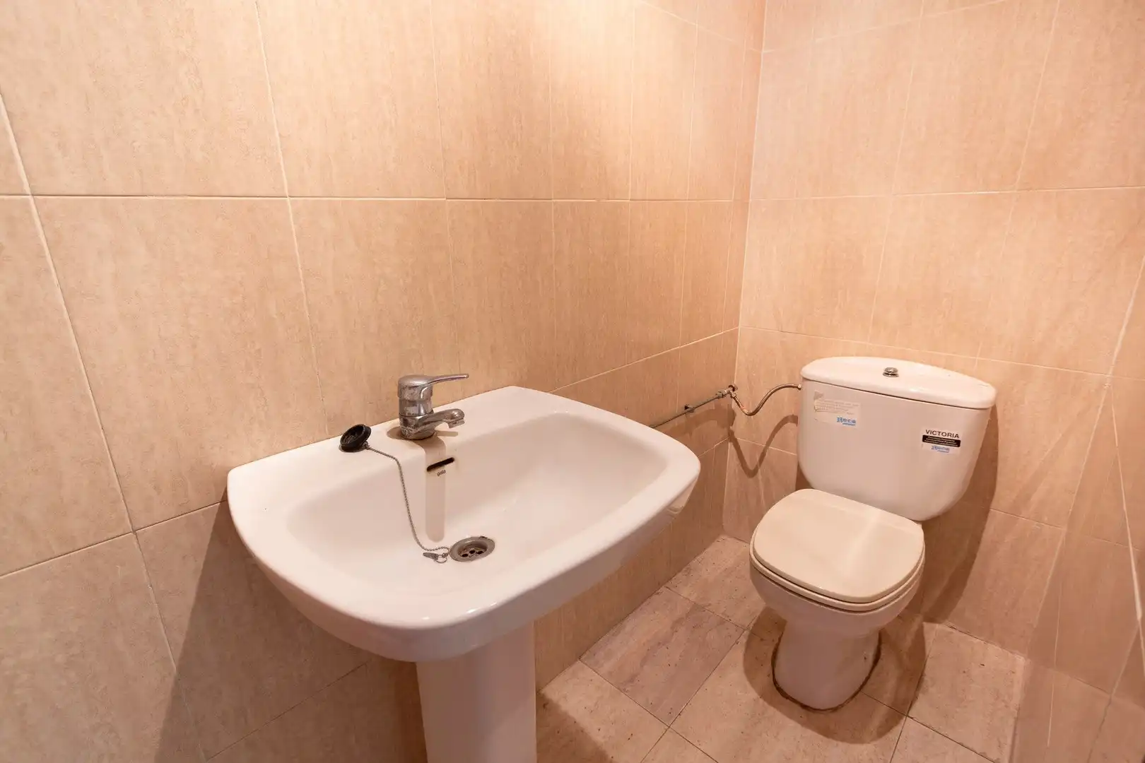 Baño de Local en venta en Villa de Otura
