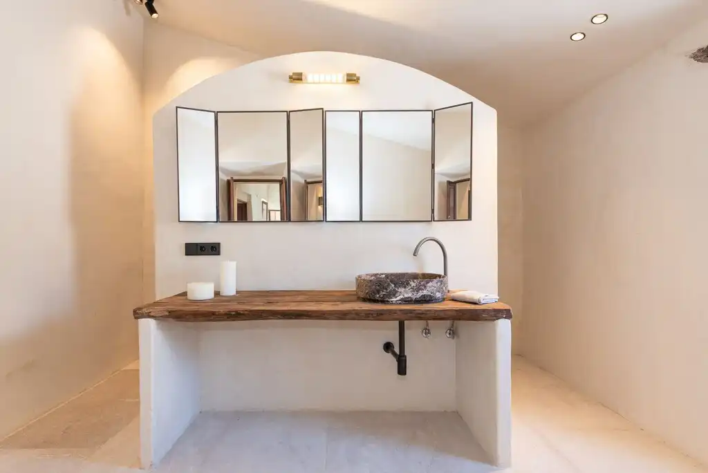 Baño de Finca rústica en venta en Selva con Aire acondicionado, Calefacción y Jardín privado