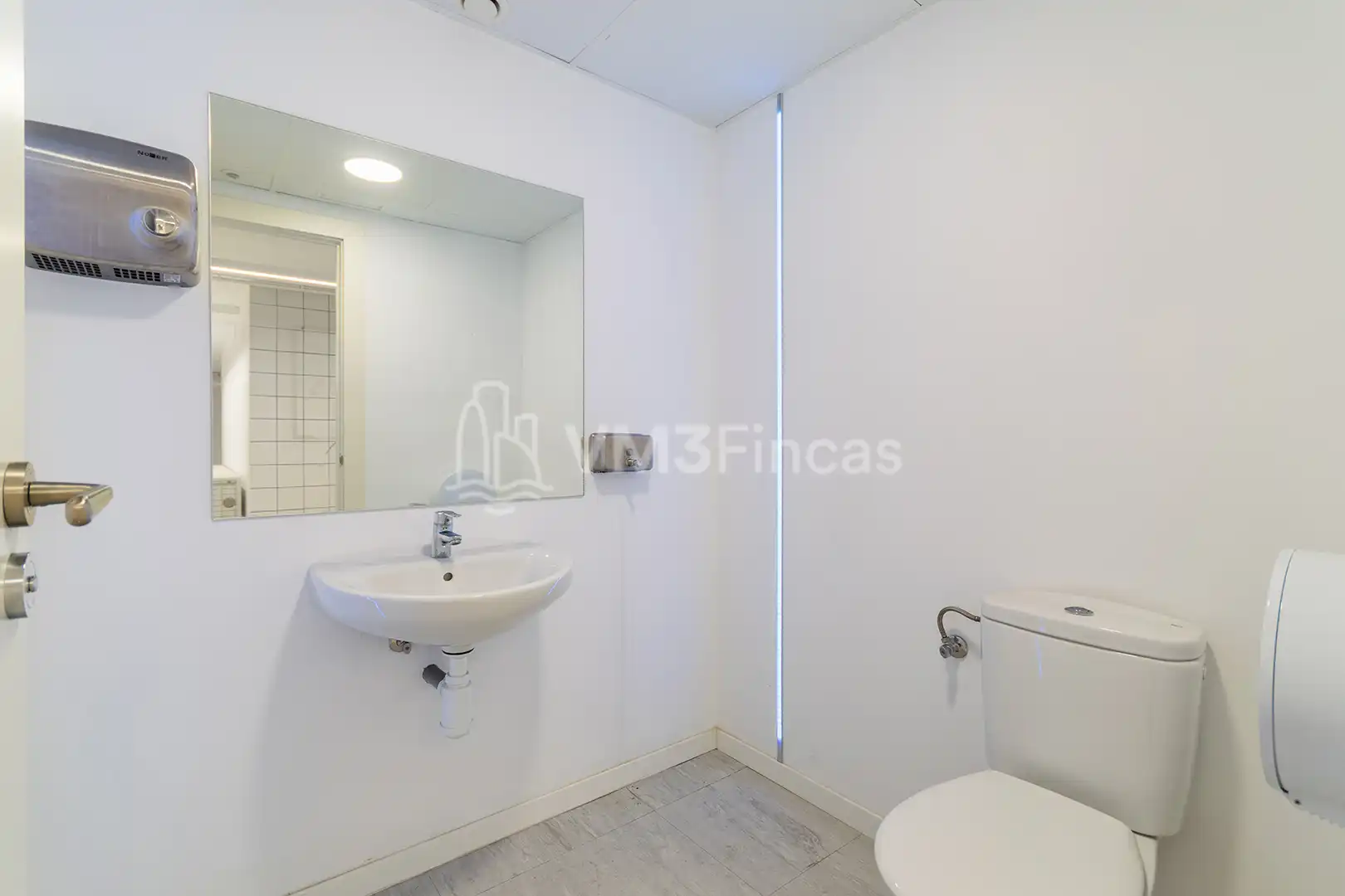 Baño de Oficina de alquiler en Barcelona