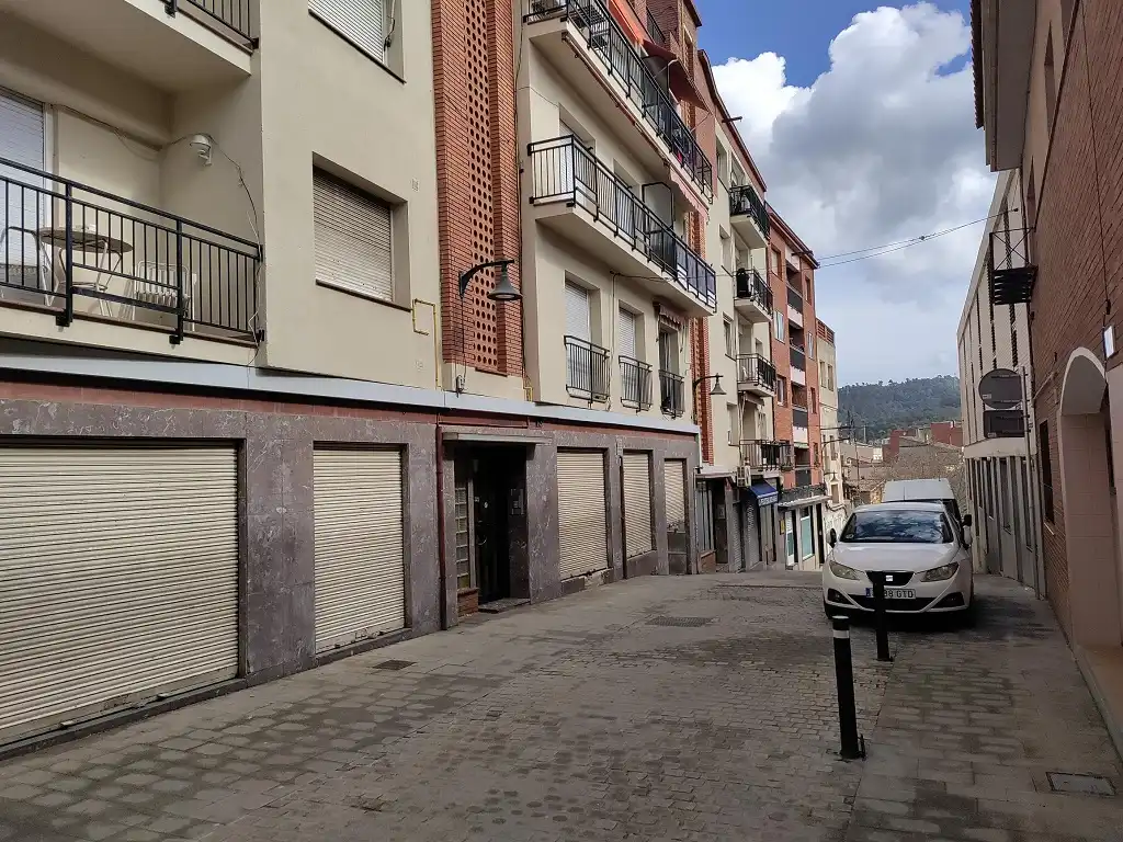 Vista exterior de Piso en venta en El Papiol con Balcón