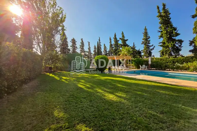Jardín de Finca rústica en venta en Úbeda con Terraza, Trastero y Balcón