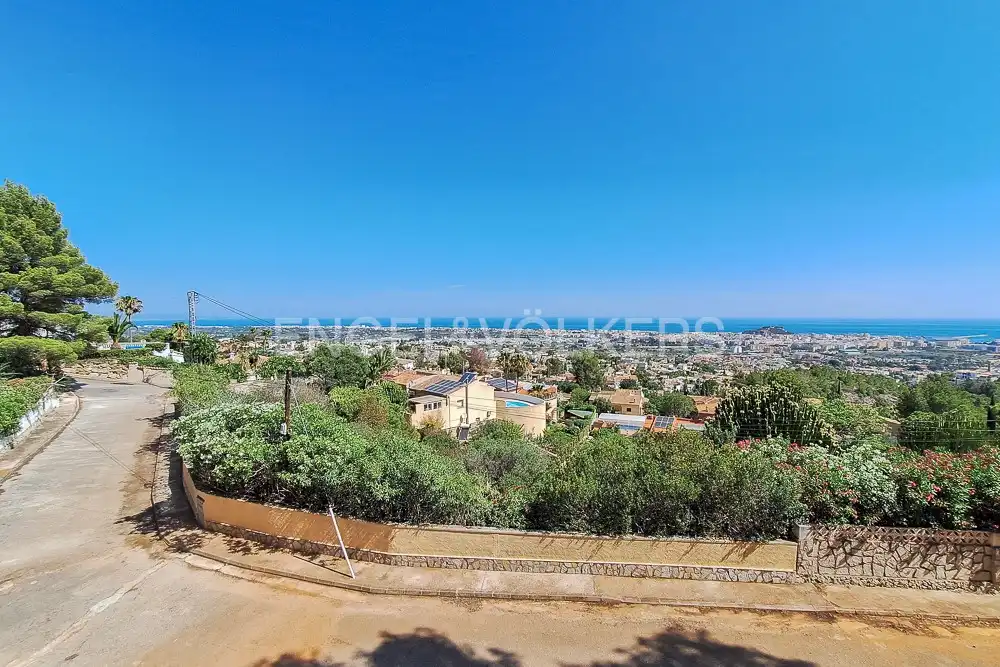 Vista exterior de Casa o xalet en venda en Dénia amb Aire condicionat, Calefacció i Jardí privat