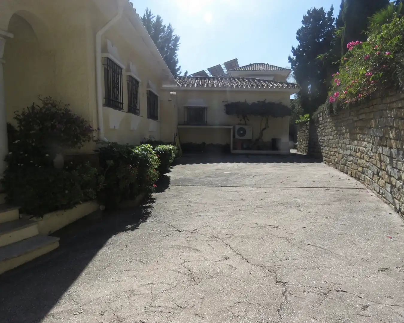 Vista exterior de Casa o chalet en venta en Benahavís con Aire acondicionado, Calefacción y Jardín privado