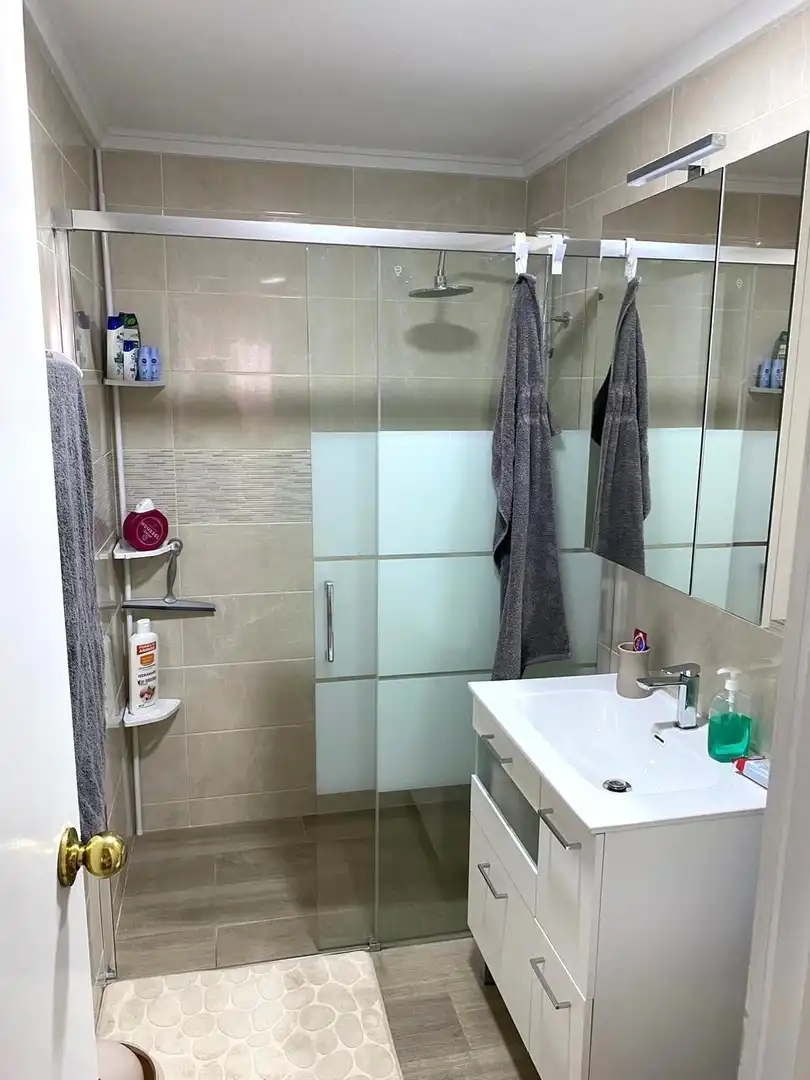 Baño de Apartamento en venta en Torrevieja con Terraza, Amueblado y Balcón