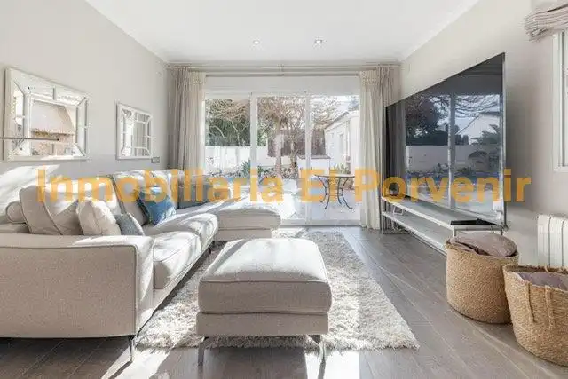 Living room of Houses for sale in Torrent  with Air Conditioner, Heating and Private garden