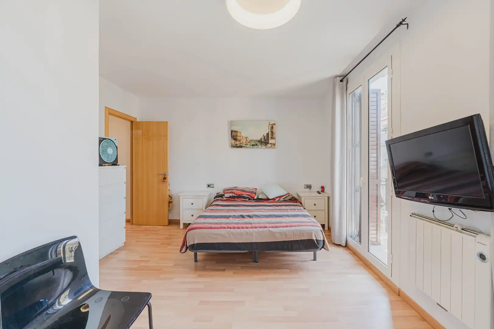 Schlafzimmer von Wohnung zum Verkauf in Barcelona mit Klimaanlage, Heizung und Ofen
