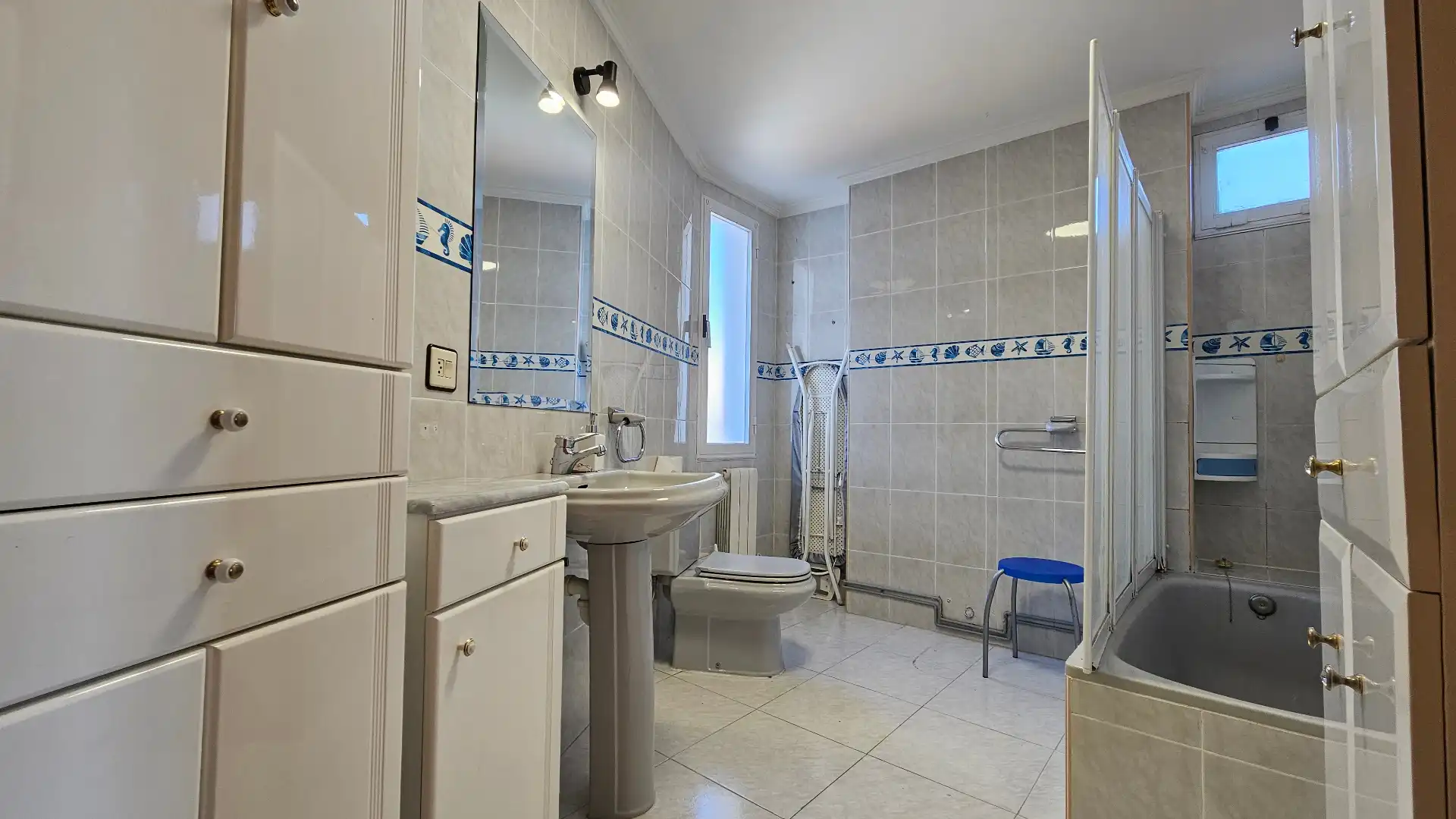 Bathroom of Flat for sale in Vitoria - Gasteiz  with Heating, Parquet flooring and Furnished