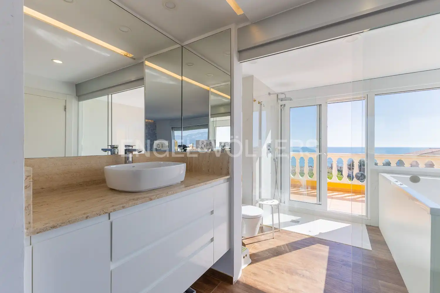 Bathroom of Houses for rent in Cullera  with Air Conditioner, Heating and Private garden