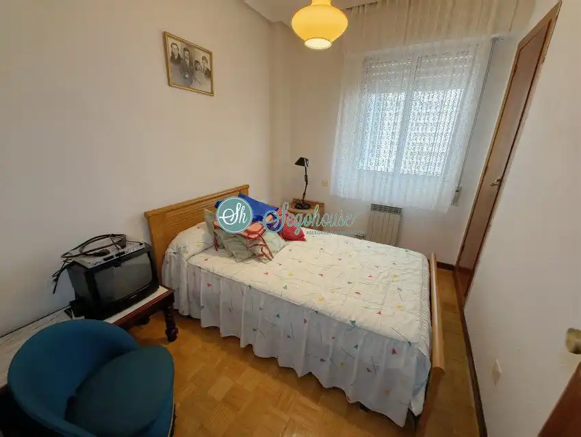 Bedroom of Flat for sale in Segovia  with Heating, Parquet flooring and Terrace