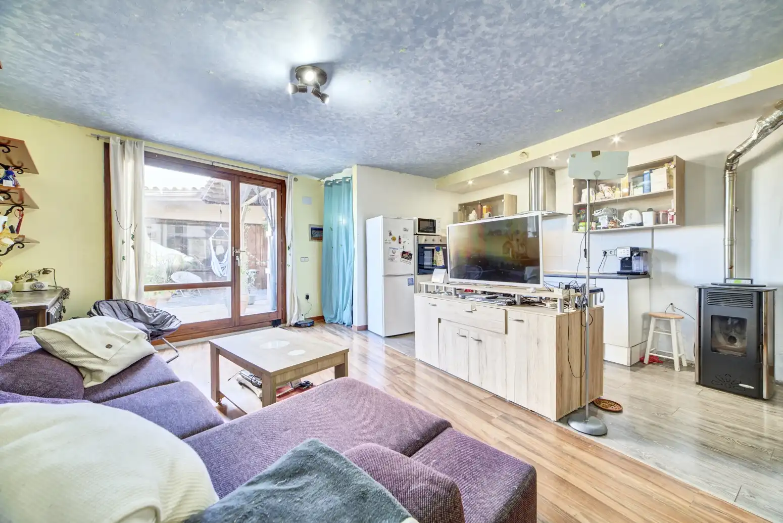 Wohnzimmer von Dachboden zum Verkauf in Undués de Lerda mit Heizung, Parkett und Terrasse