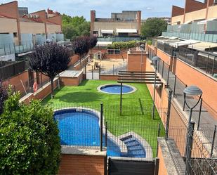 Swimming pool of Single-family semi-detached for sale in Vilafranca del Penedès  with Air Conditioner, Terrace and Balcony