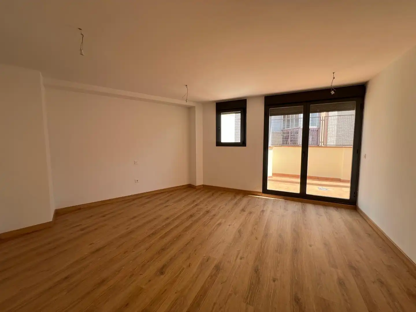 Sala d'estar de Pis en venda en Zaragoza amb Aire condicionat, Calefacció i Parquet
